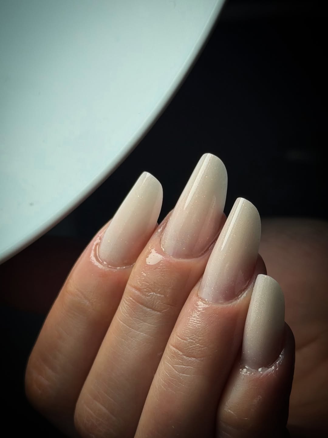 Manicure semipermanente nude lucida